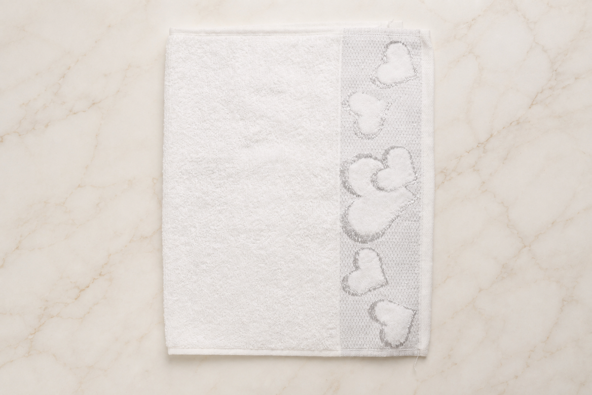 Plain white heart hand towel, no embroidery — photo 3