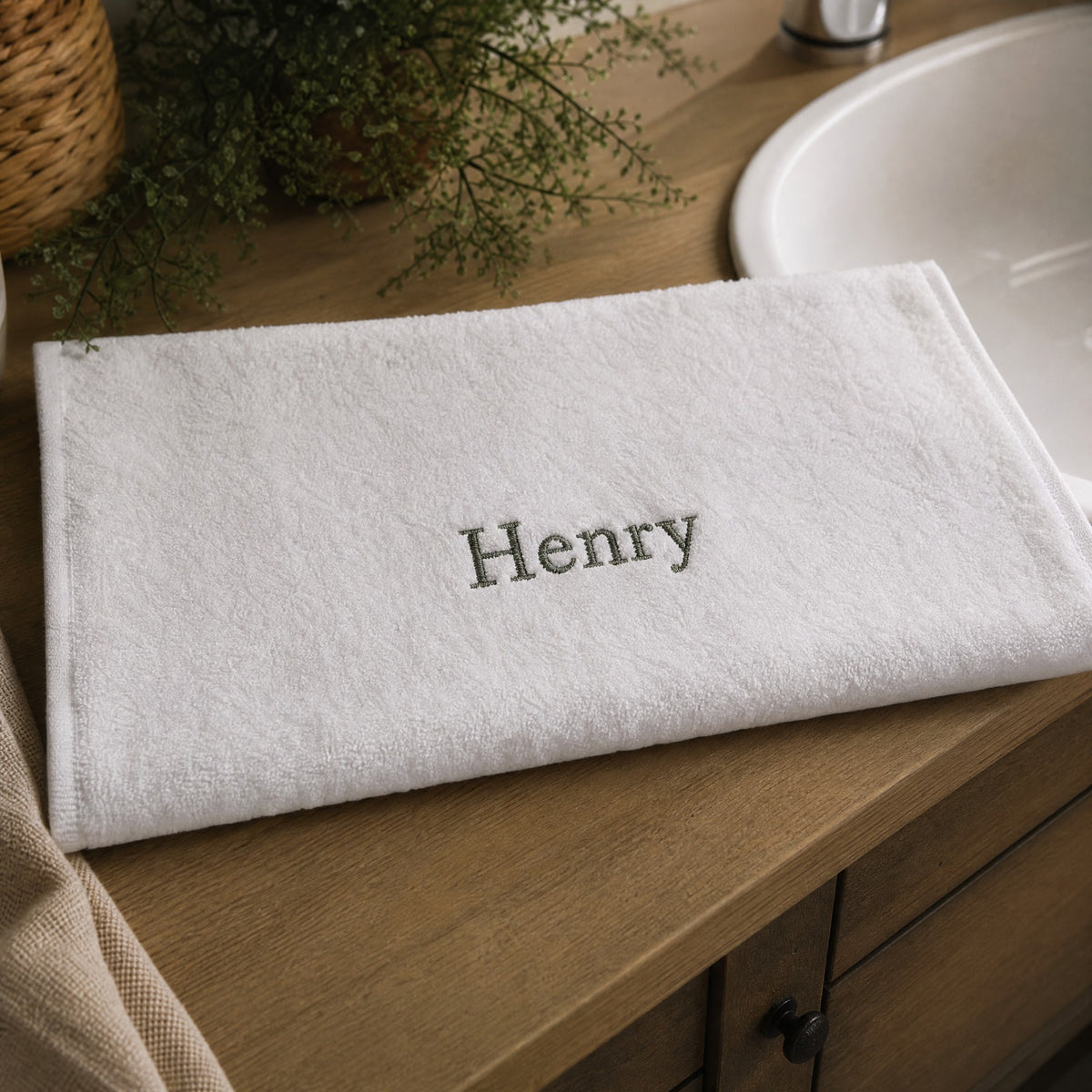 Henry personalized bamboo hand towel, forest green serif embroidery on white — photo 4