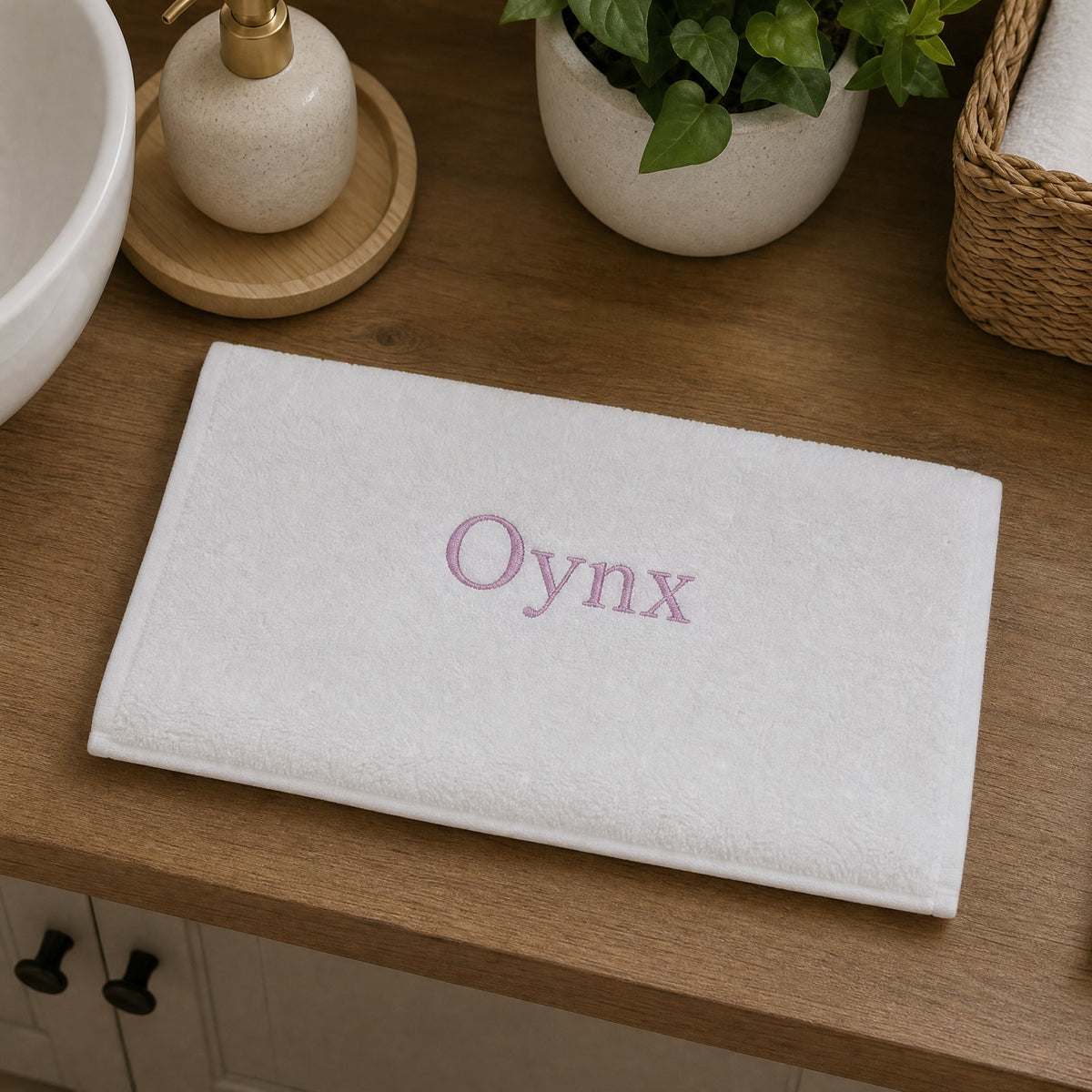 Oynx personalized bamboo hand towel, pink serif embroidery on white — photo 2